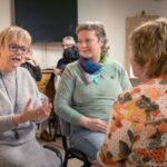 studenten-oefenen-mediumconsult-praktische-mediumschap-oefening